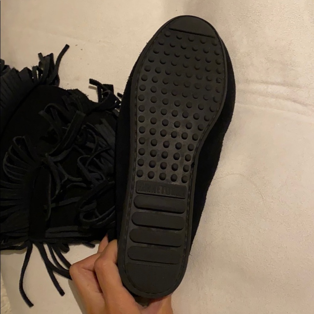Minnetonka Mocassin Black Fringe Boots Size 8 - Picture 3 of 3